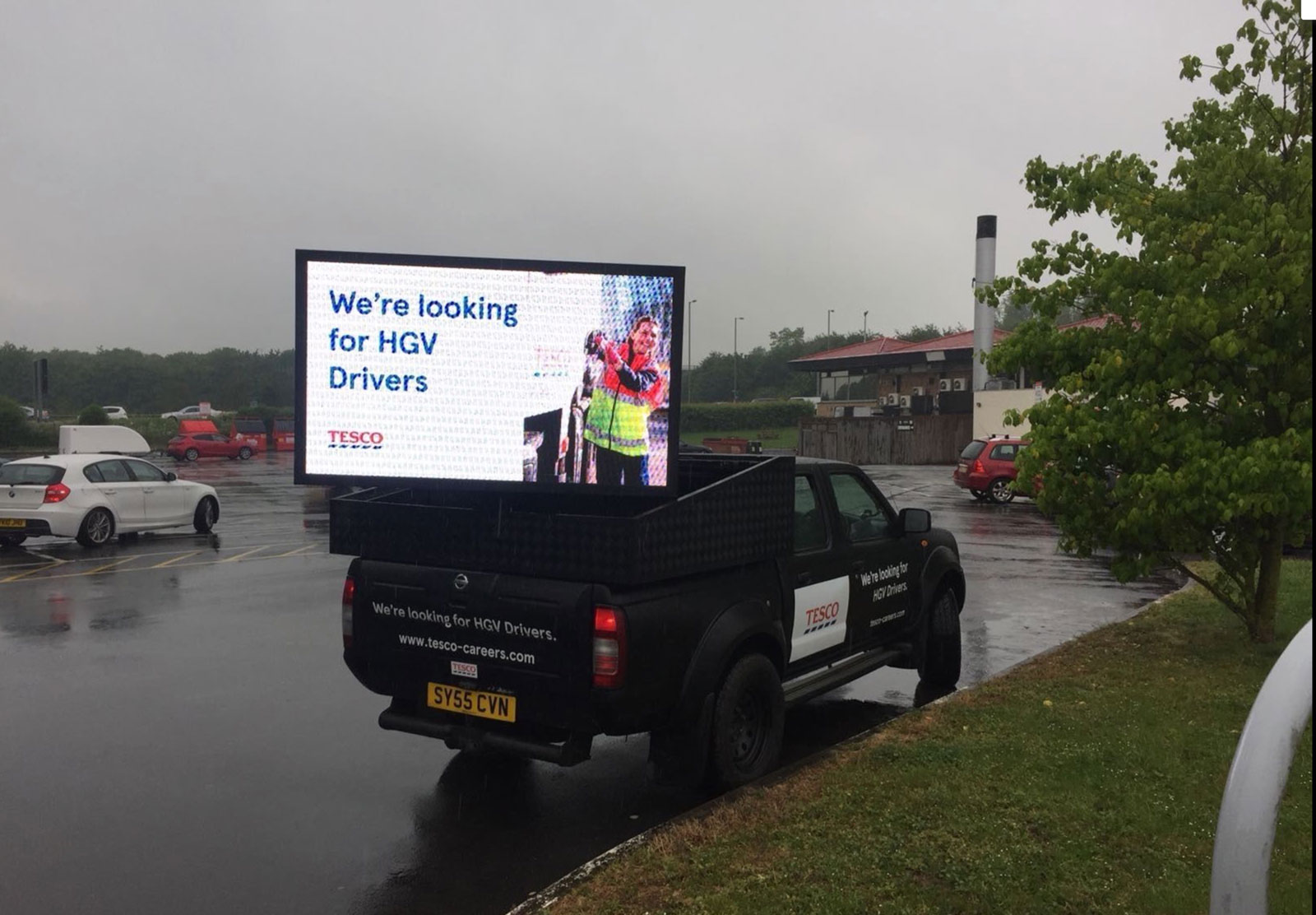 How Digital Ad Vans Seize Attention in Outdoor Advertising
